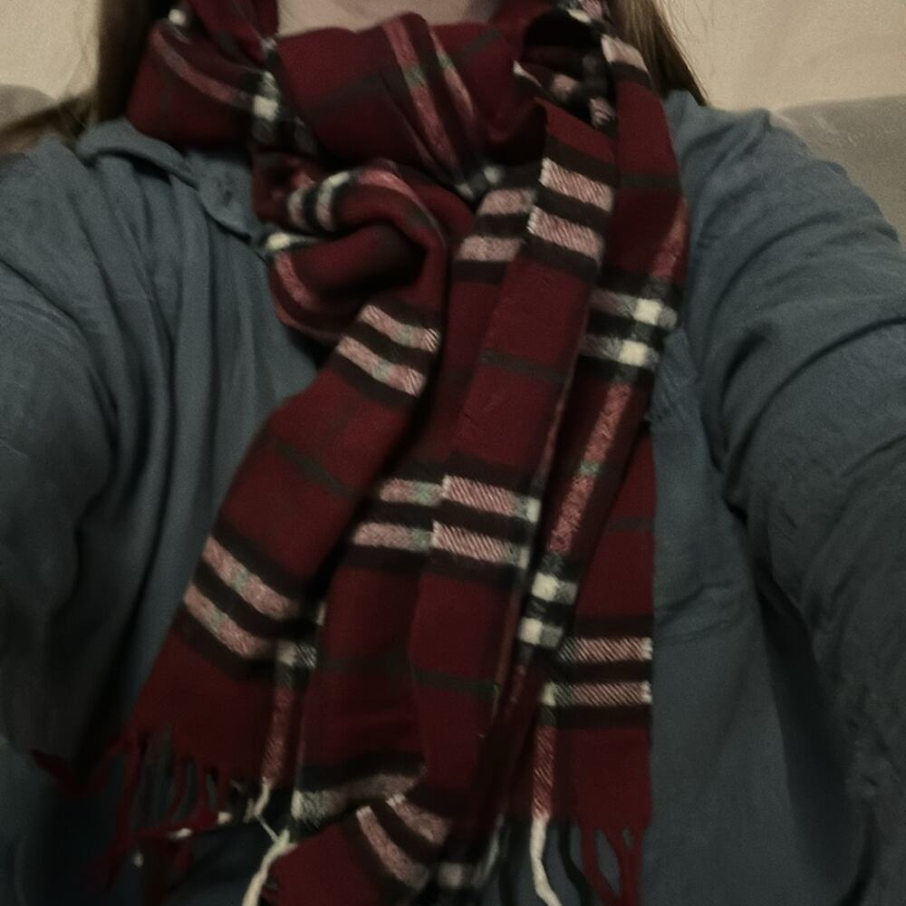 BURBERRY Lambs Wool SCARF - Picture 5 of 7